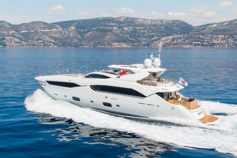luxury yacht charter st tropez