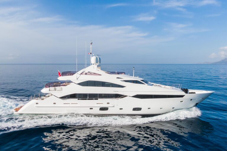 luxury yacht charter st tropez