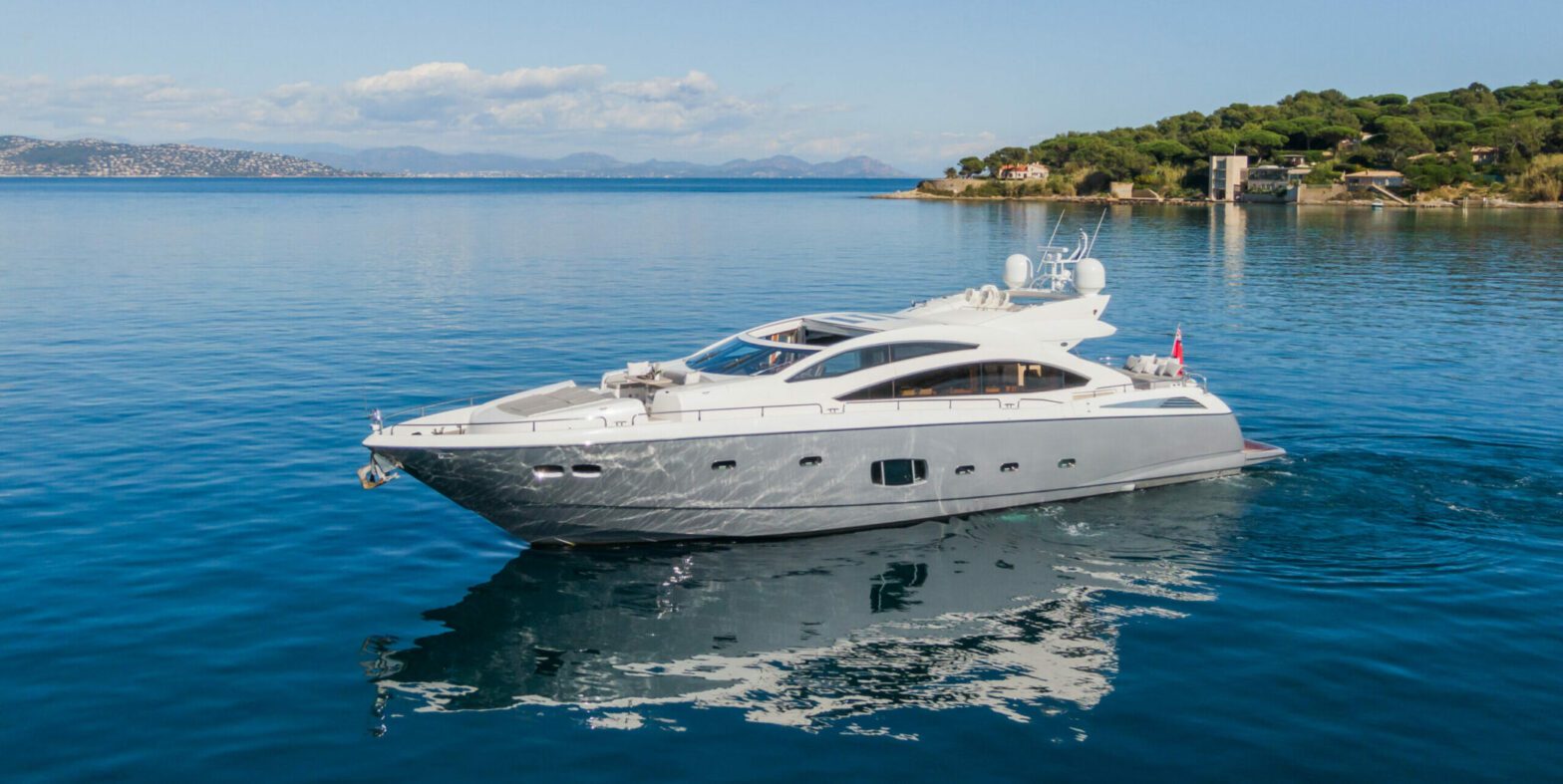 Predator 86 – luxury yacht for charter in Saint-Tropez