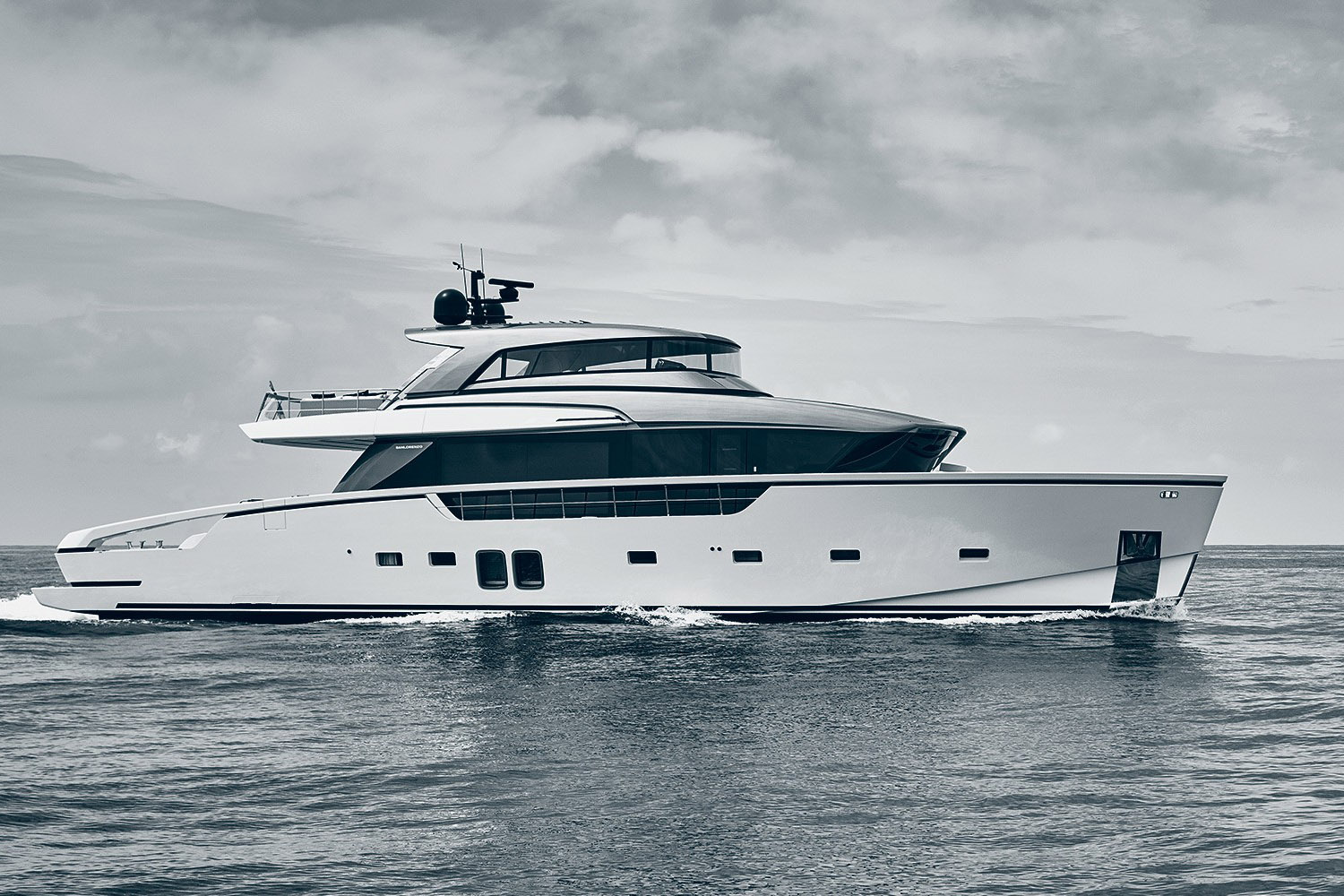 Sanlorenzo SX87 – luxury yacht for charter in Saint-Tropez