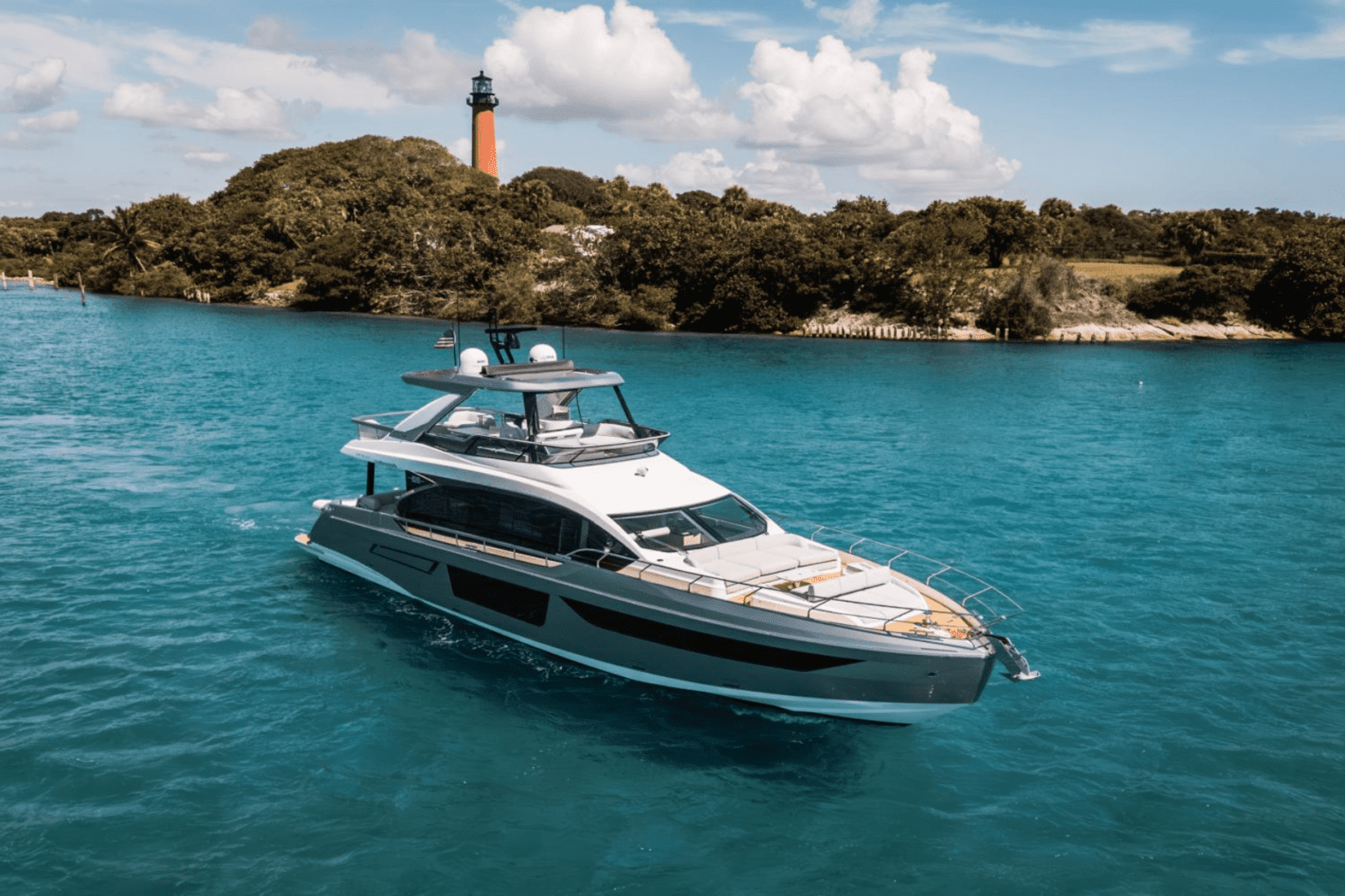Azimut 68 – luxury yacht for charter in Saint-Tropez