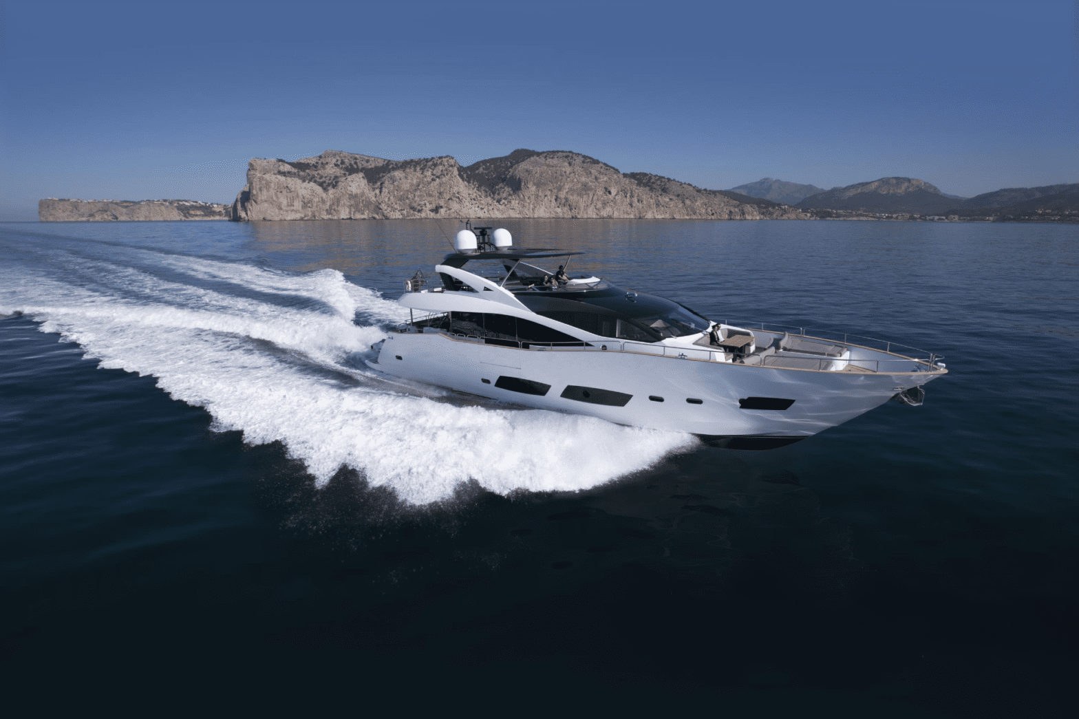 Sunseeker 28 – luxury yacht for charter in Saint-Tropez