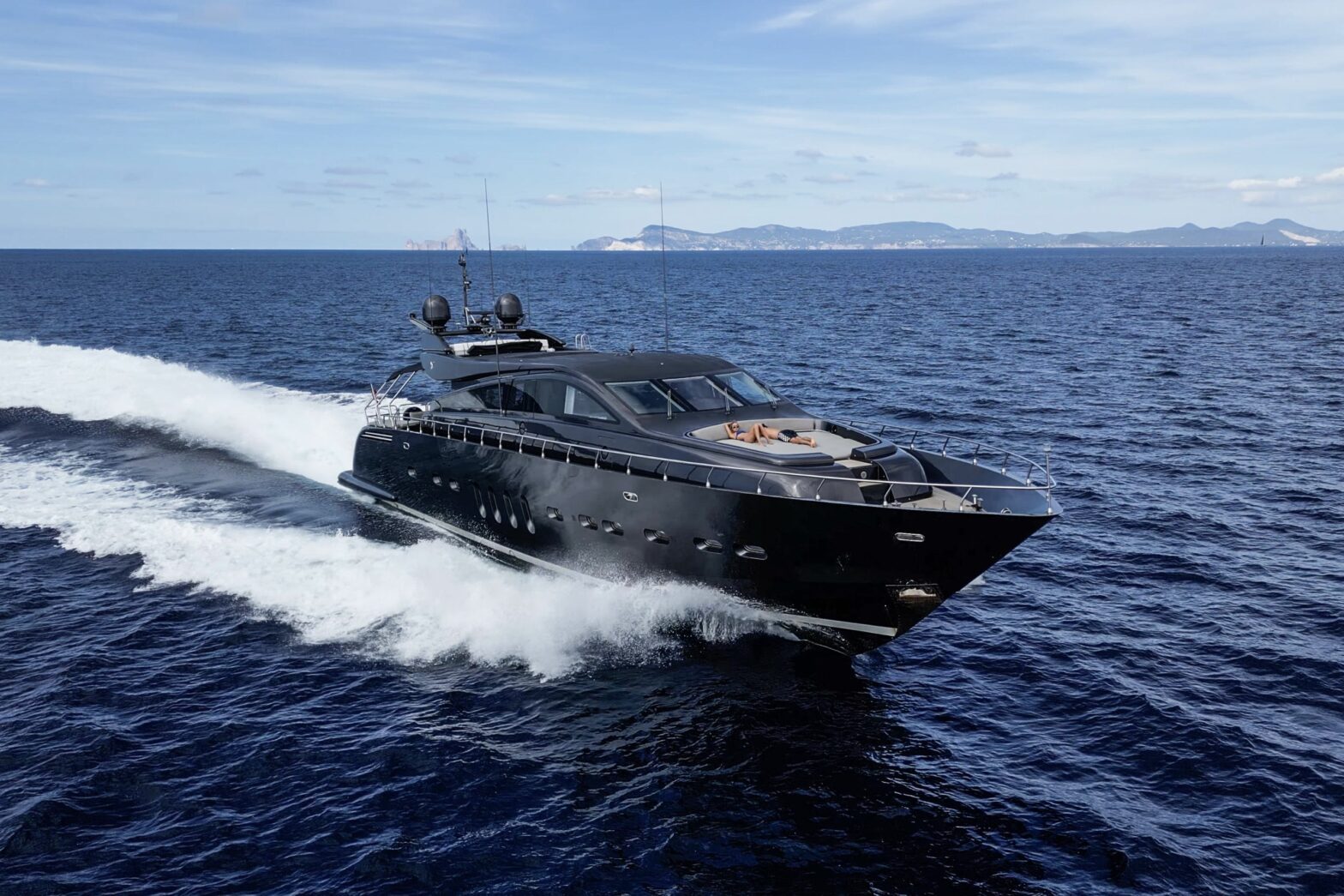 Leopard 31 – luxury yacht for charter in Saint-Tropez
