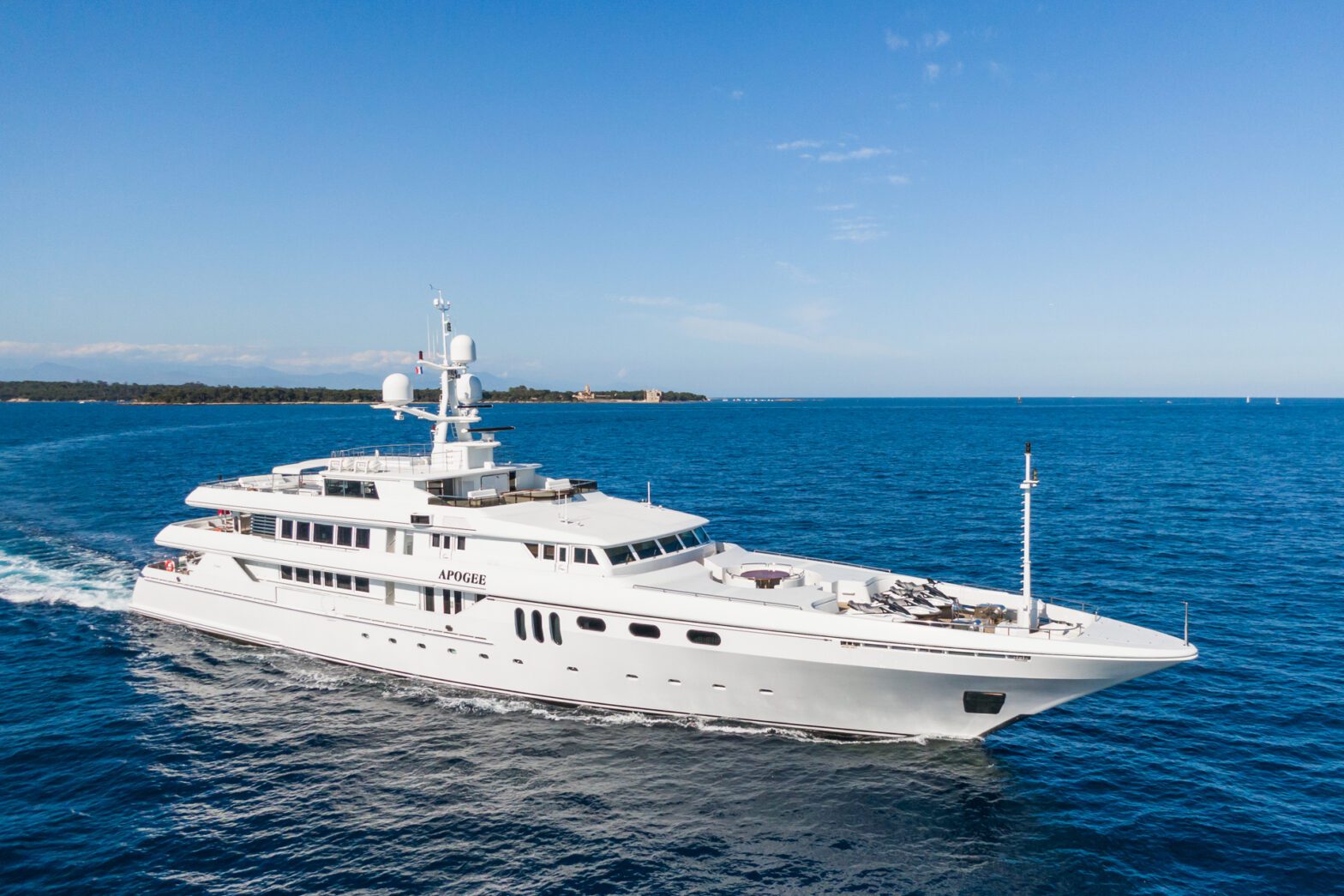 Apogee – luxury yacht for charter in Saint-Tropez