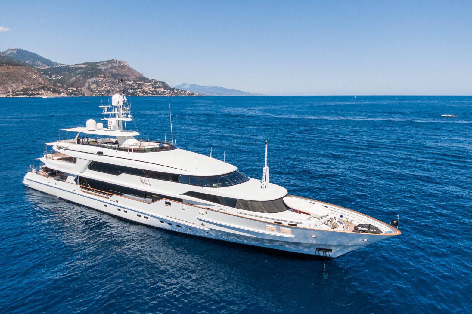 The Wellesley – luxury yacht for charter in Saint-Tropez