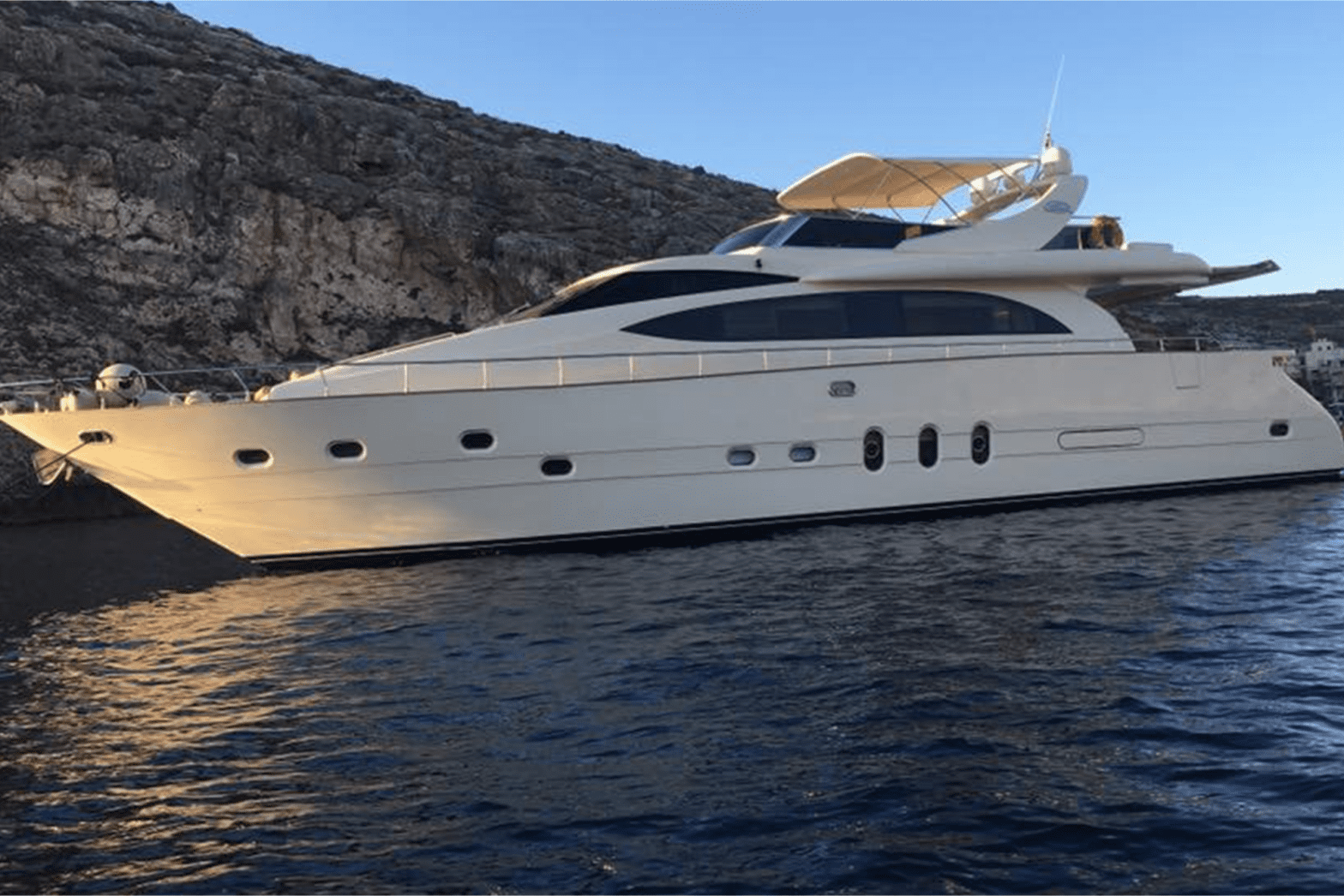 Leonard 74 – luxury yacht for charter in Saint-Tropez