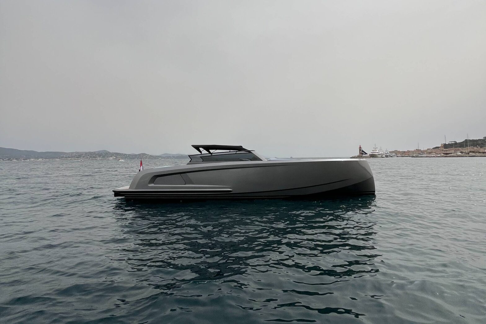 Vanquish 45 E – luxury yacht for charter in Saint-Tropez