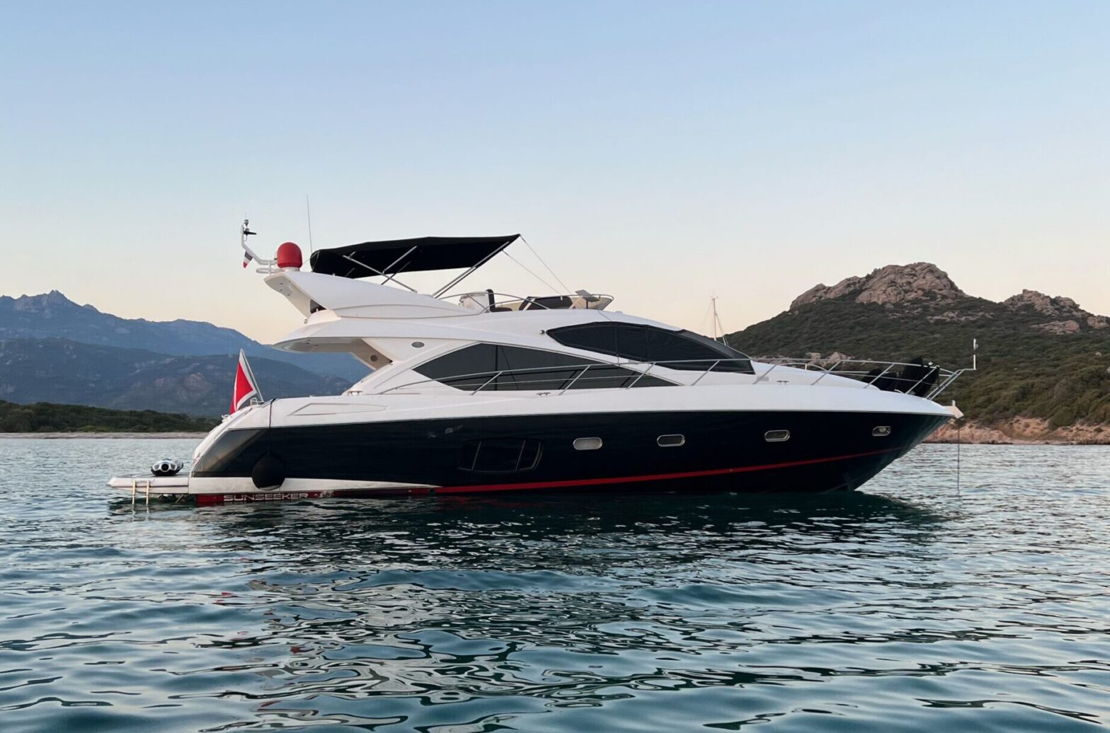 Manhattan 60 – luxury yacht for charter in Saint-Tropez